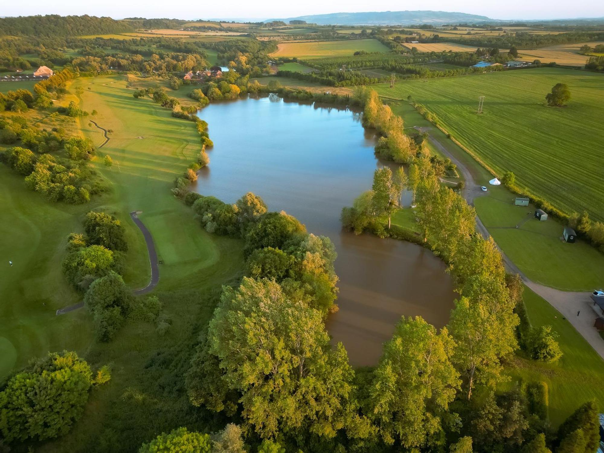 'Swan' Lakeview Lodge Bishampton Exteriör bild