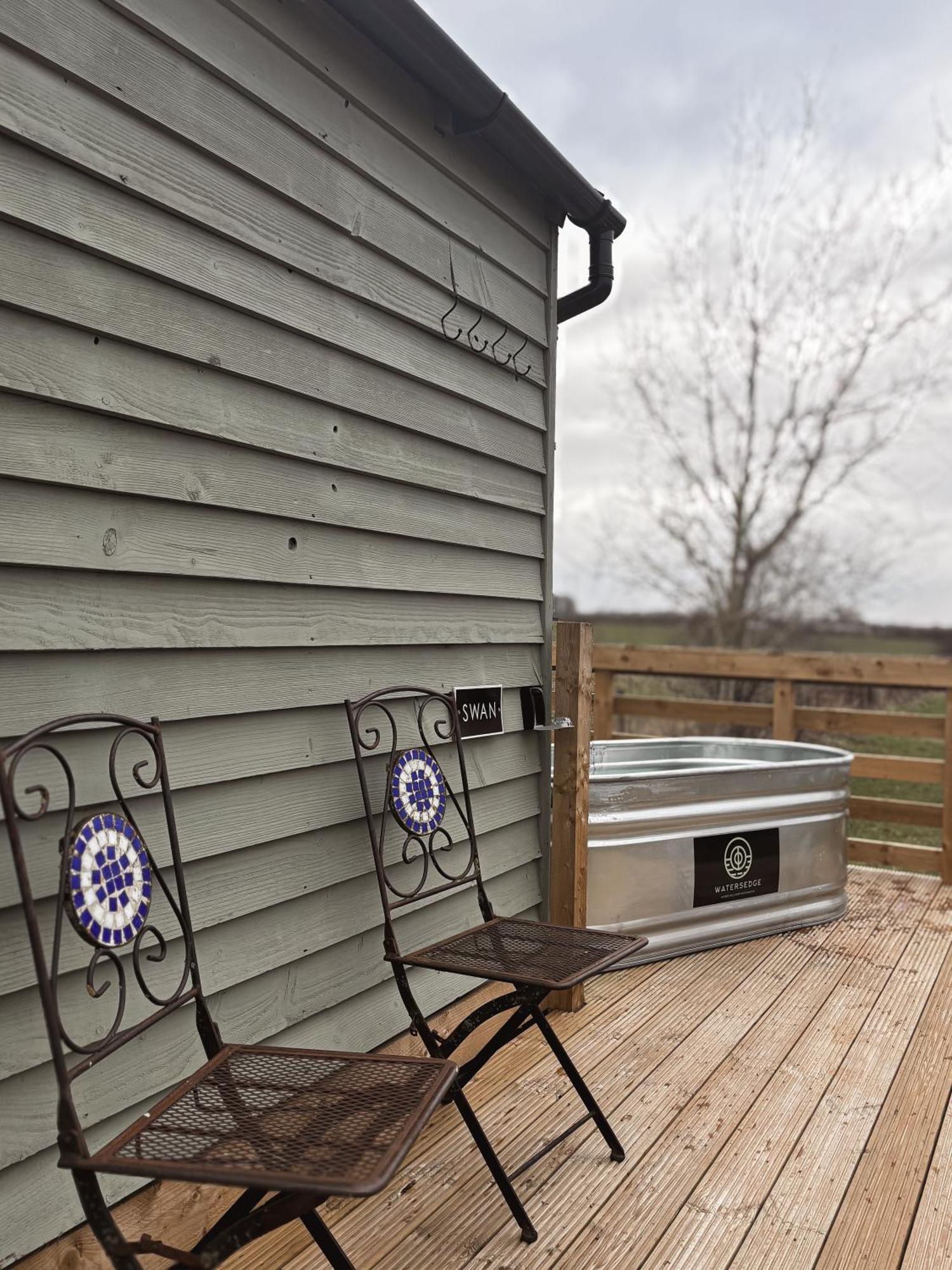 'Swan' Lakeview Lodge Bishampton Exteriör bild