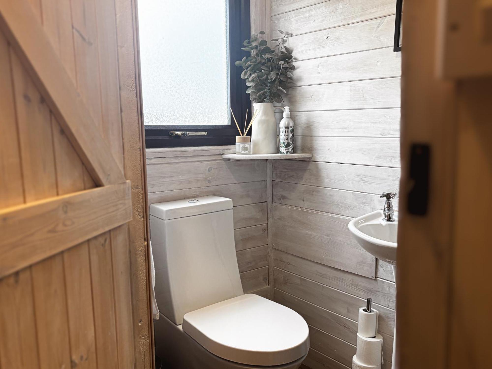 'Swan' Lakeview Lodge Bishampton Exteriör bild
